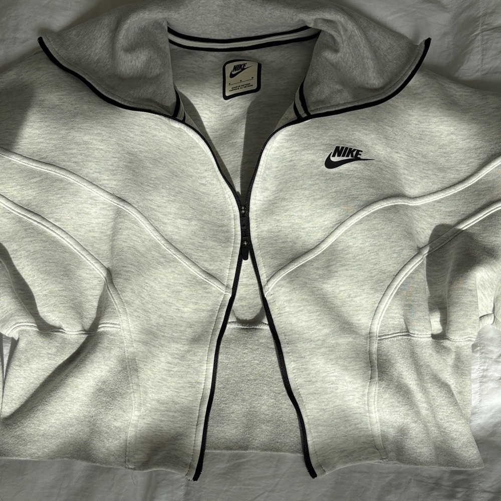 Nike Heather Gray Zip-Up Jacket with Black Accents - Picture 4 of 4
